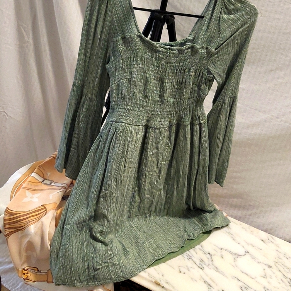 1970s style mid thigh dress